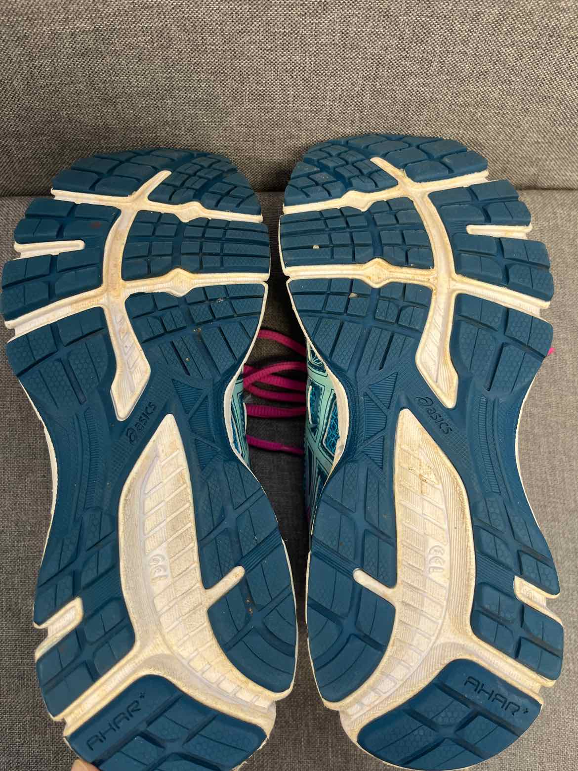 6 Asics Sneakers