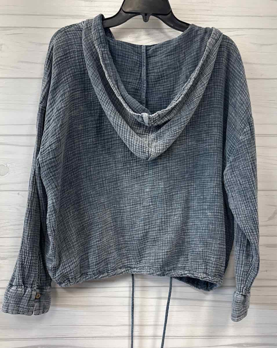 Size M easel Shirt