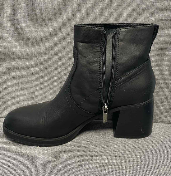 9.5 Lucky Brand Boots