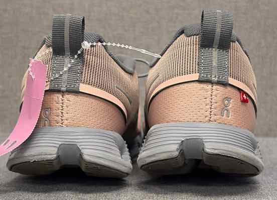 7 On Sneakers