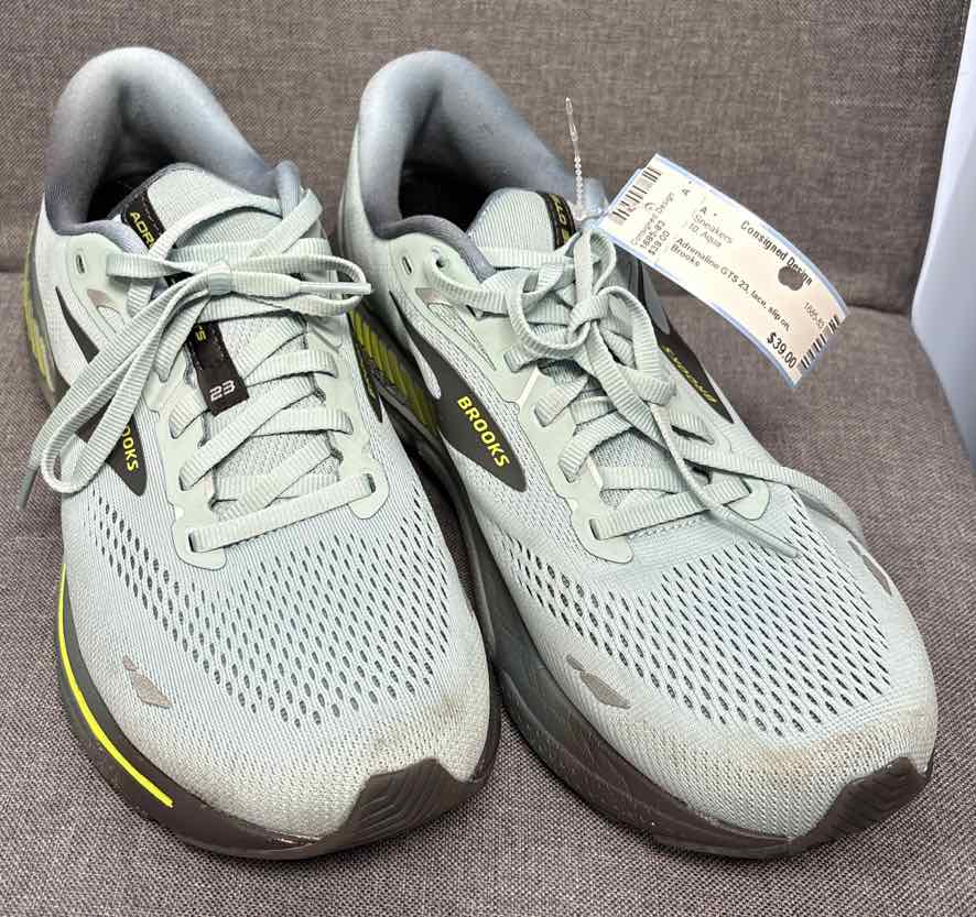 10 Brooks Sneakers