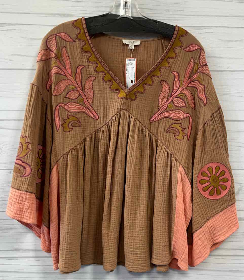 Size M easel Blouse