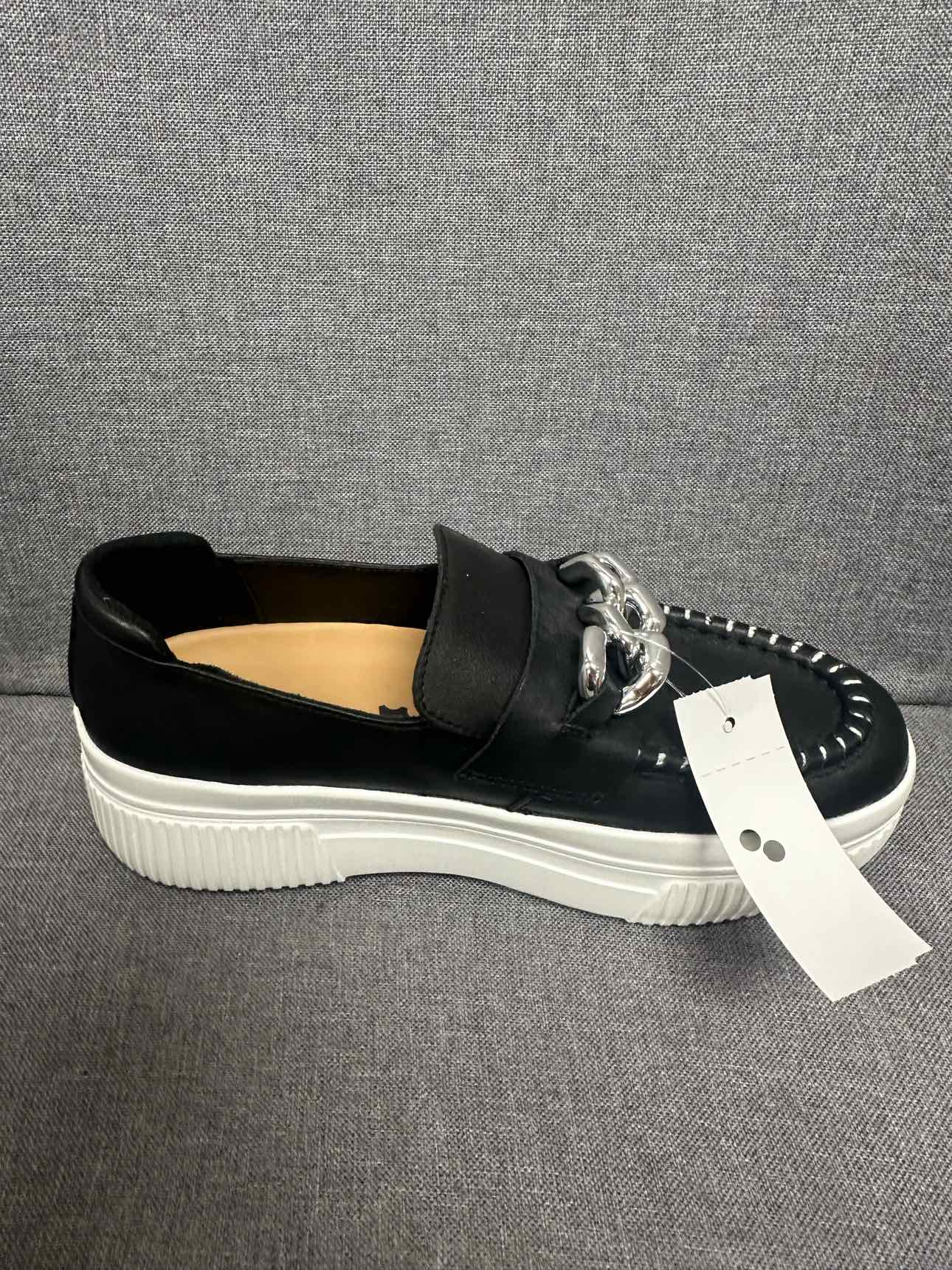 8 J/Slides Loafers