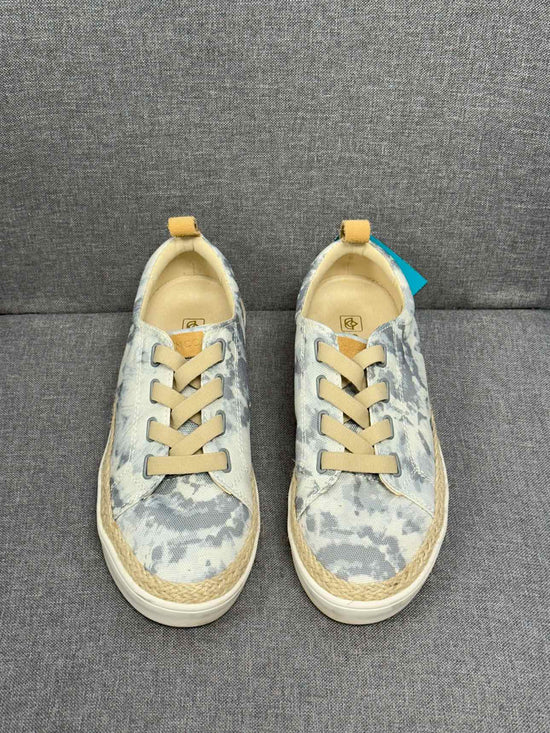 7.5 Spenco Sneakers