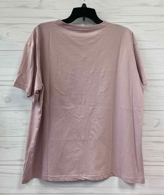 Size M easel Shirt