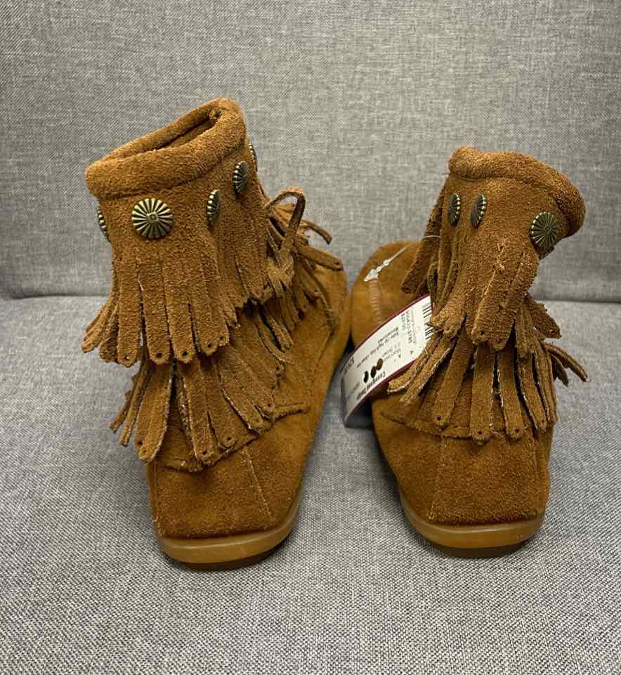 8.5 Minnetonka Moccasins