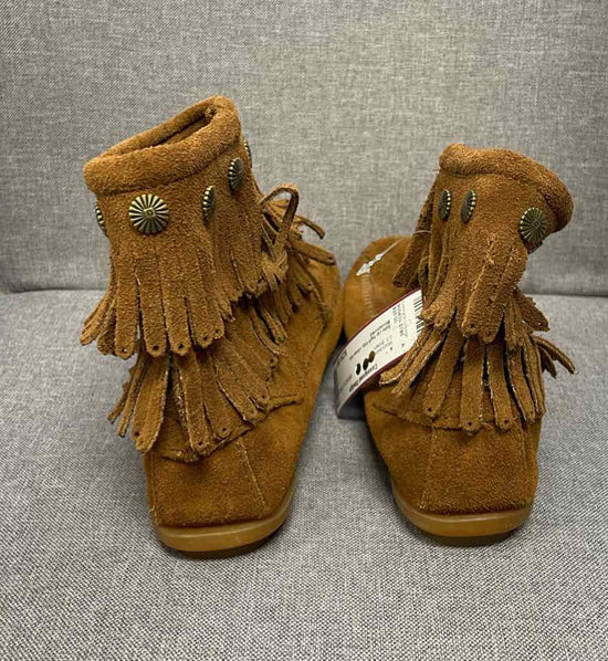 8.5 Minnetonka Moccasins