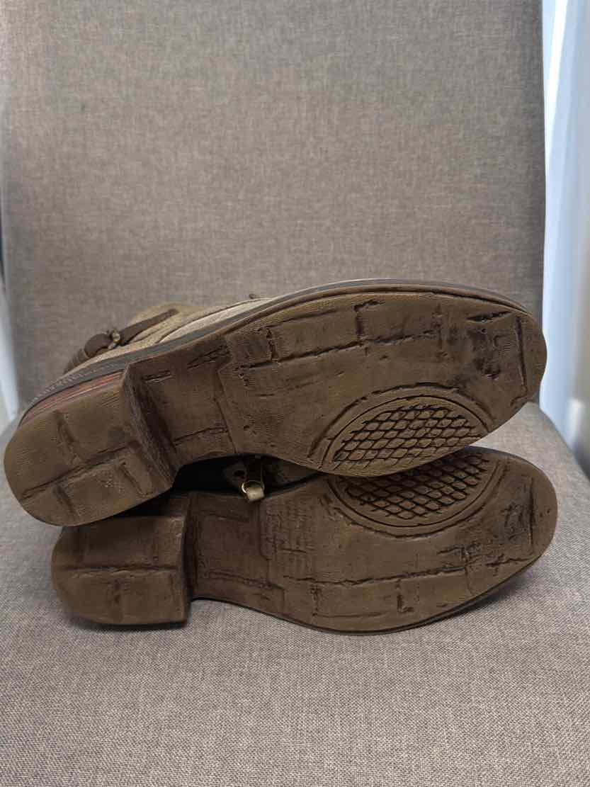 7.5 OTBT Shoes