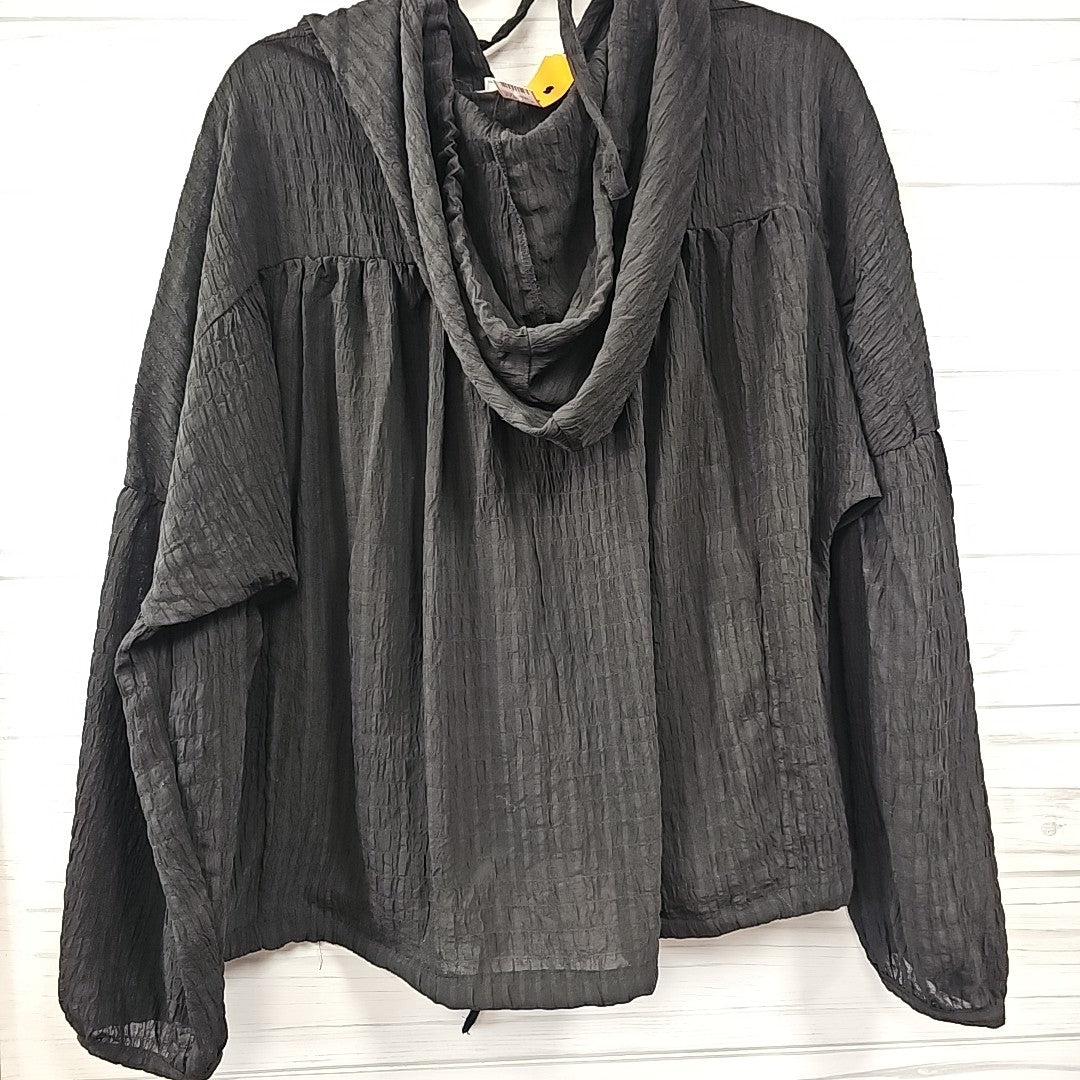 Size M loveriche Shirt