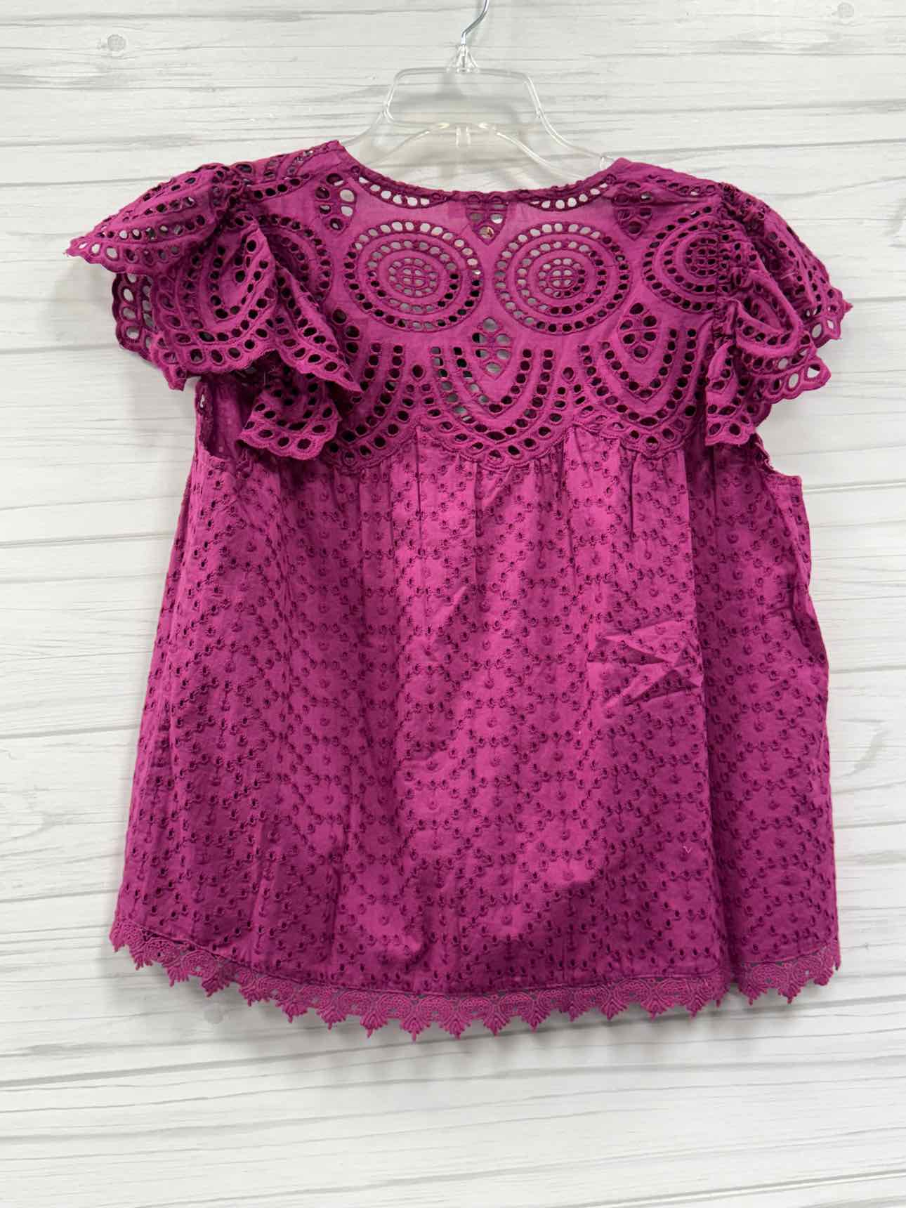 Size M Jennifer & Grace Shirt