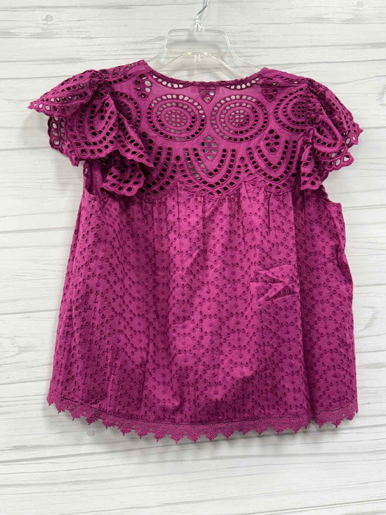 Size M Jennifer & Grace Shirt