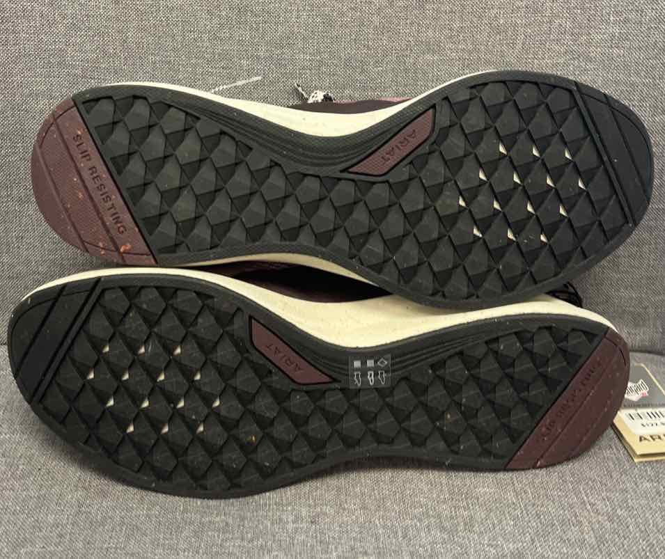 9 Ariat Sneakers