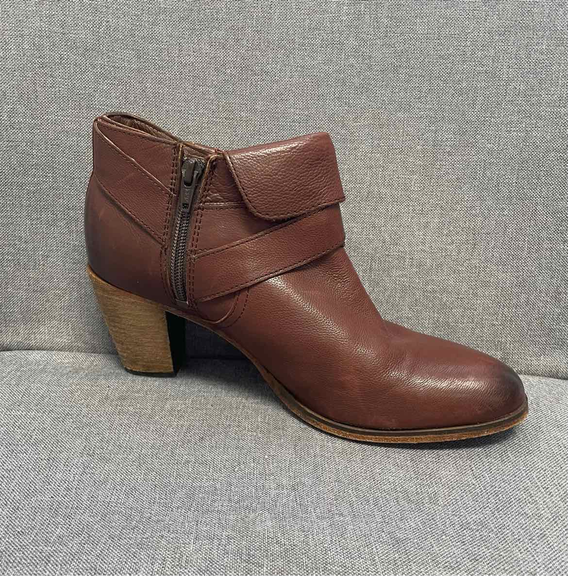 9 Johnston & Murphy Boots