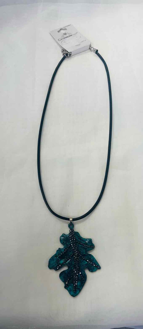 crystal avenue Necklace