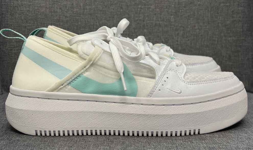 9 Nike Sneakers