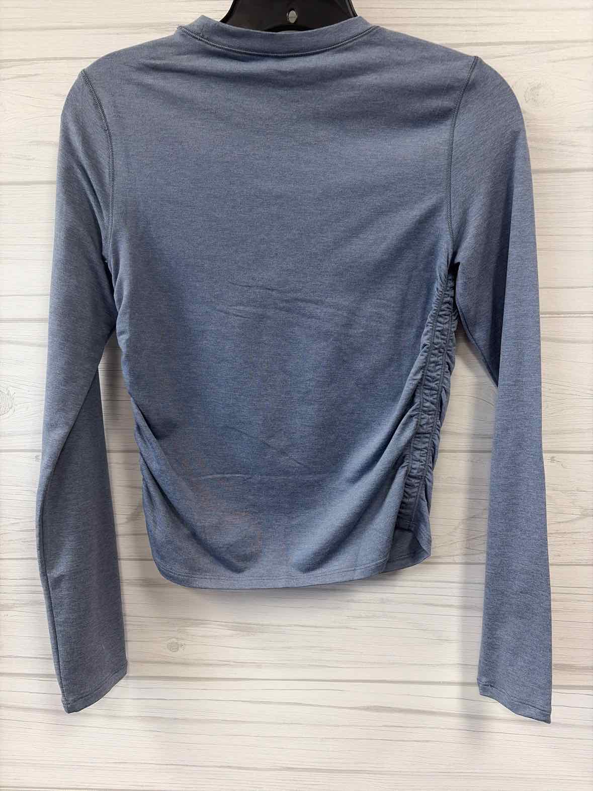 Size S Vuori Shirt