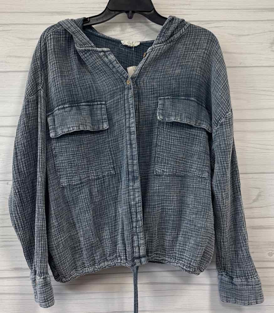 Size M easel Shirt