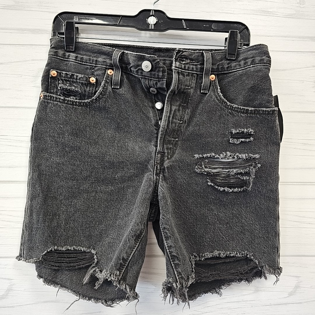 Size 28 Levi Shorts