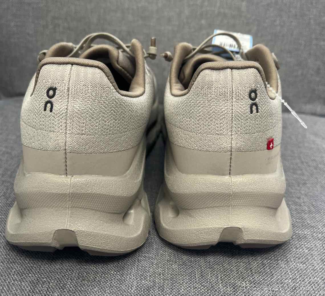 8 On Cloud Sneakers