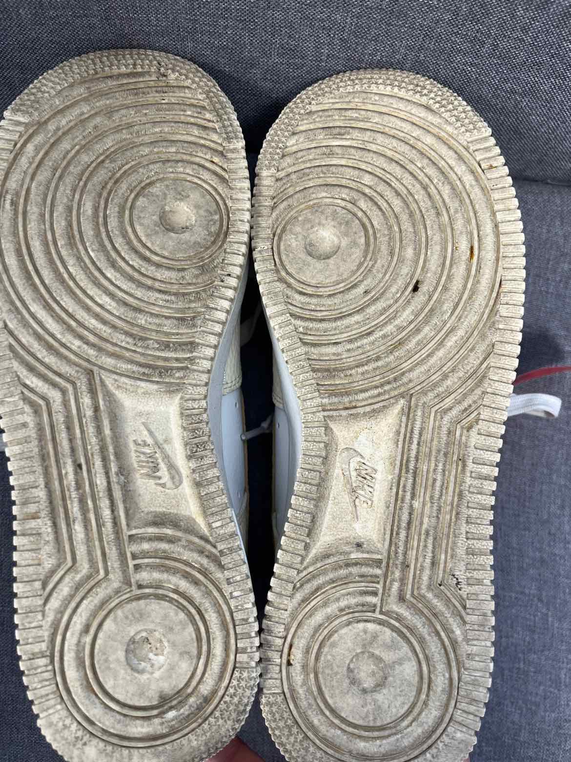 7.5 Nike Sneakers