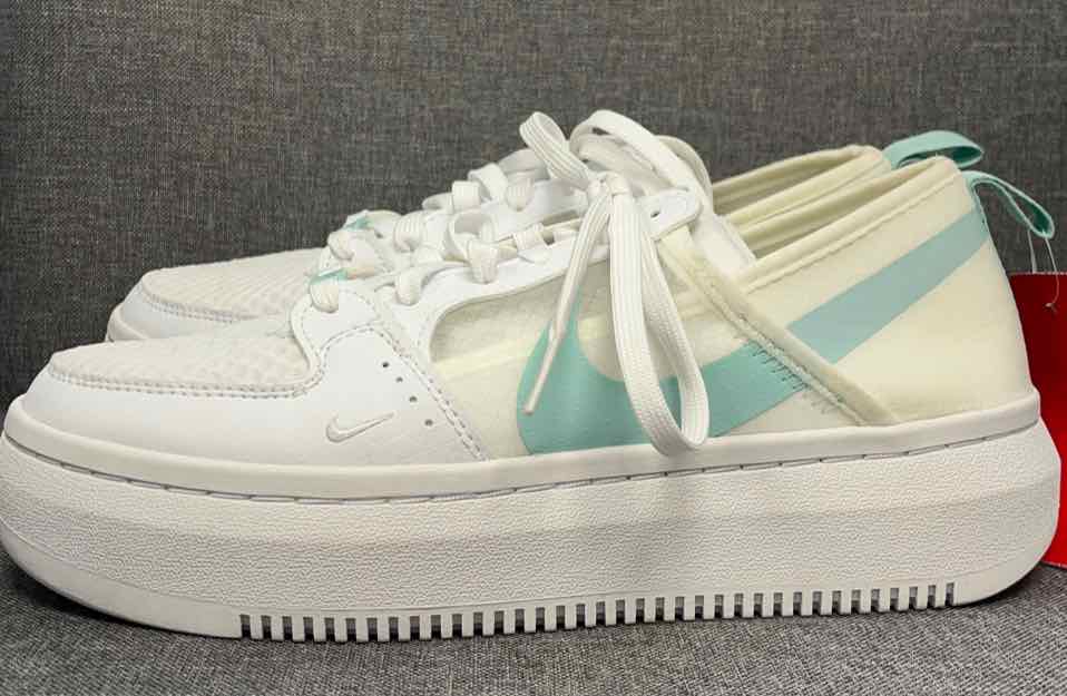 9 Nike Sneakers