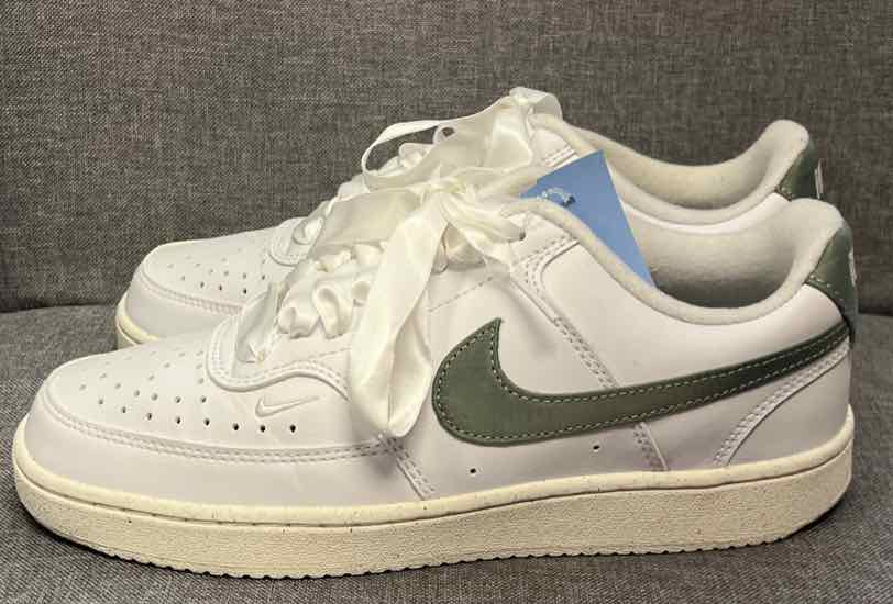 8 Nike Sneakers