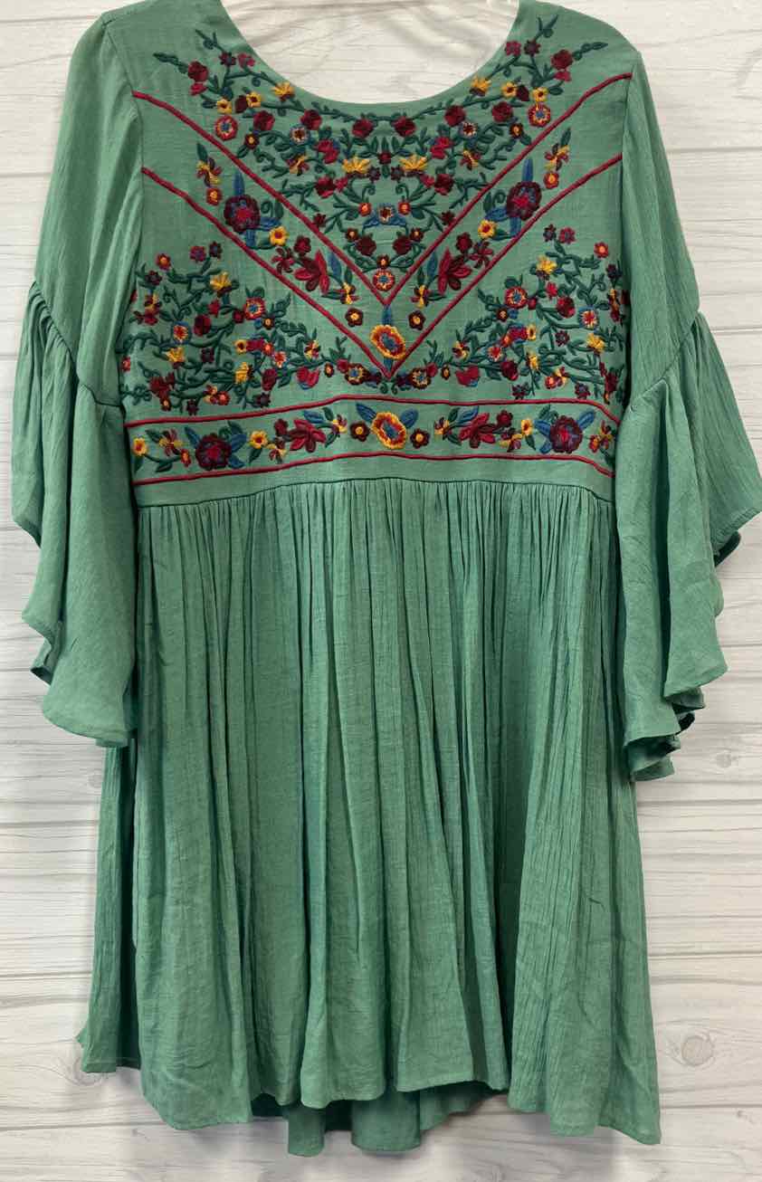 Size M Umgee Dress
