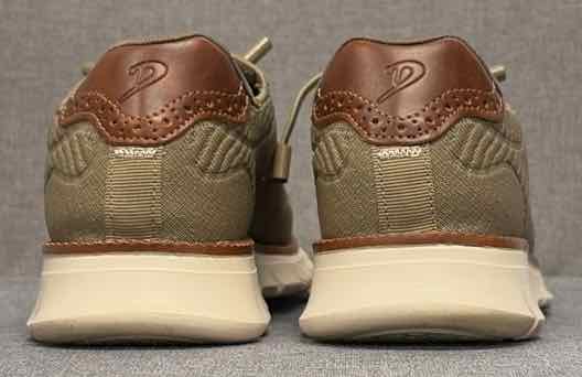 40 Ave Leisure Sneakers