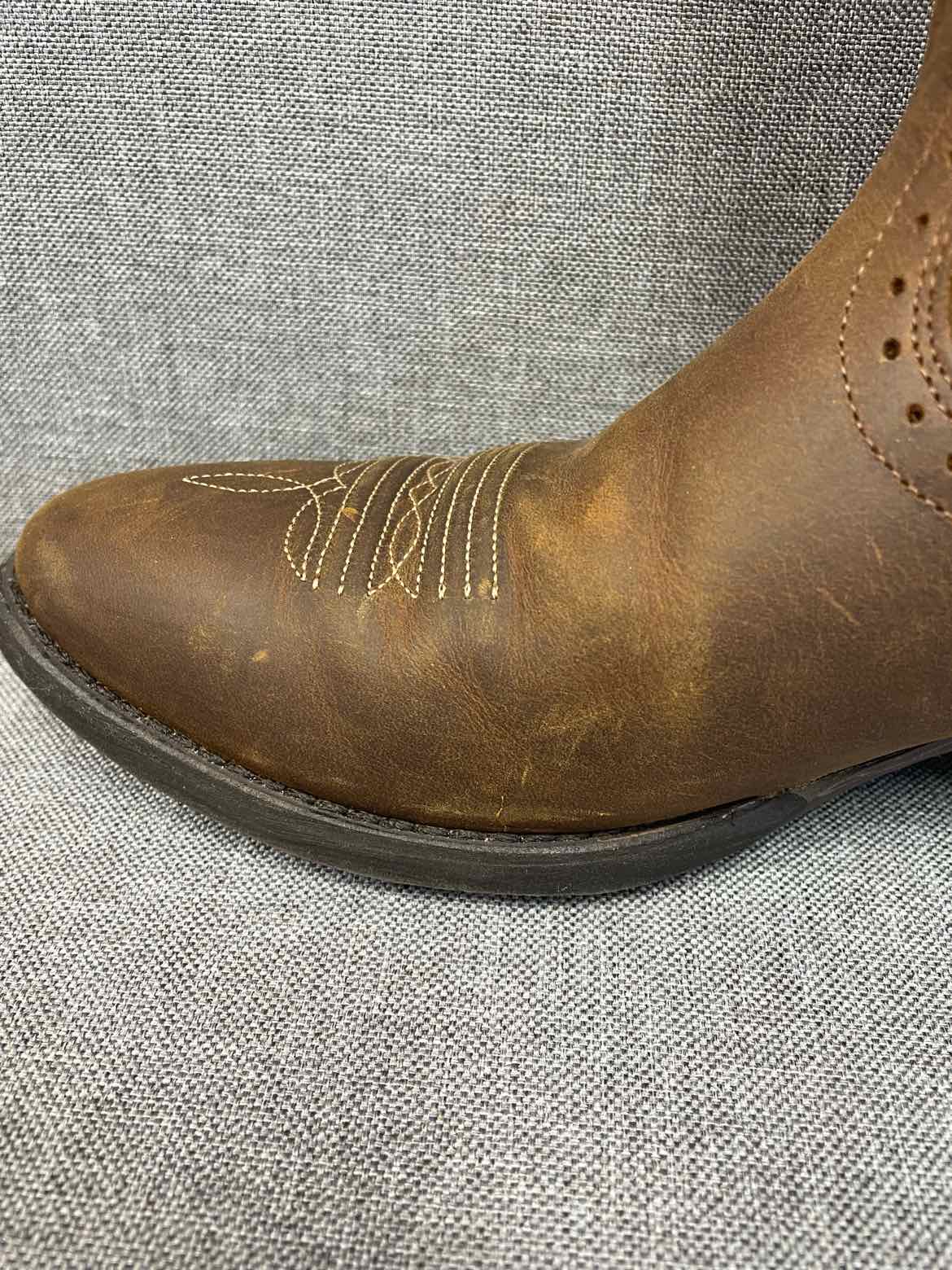 7.5 Ariat Boots