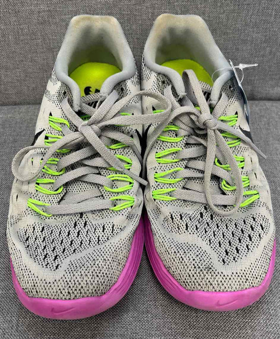 6.5 Nike Sneakers