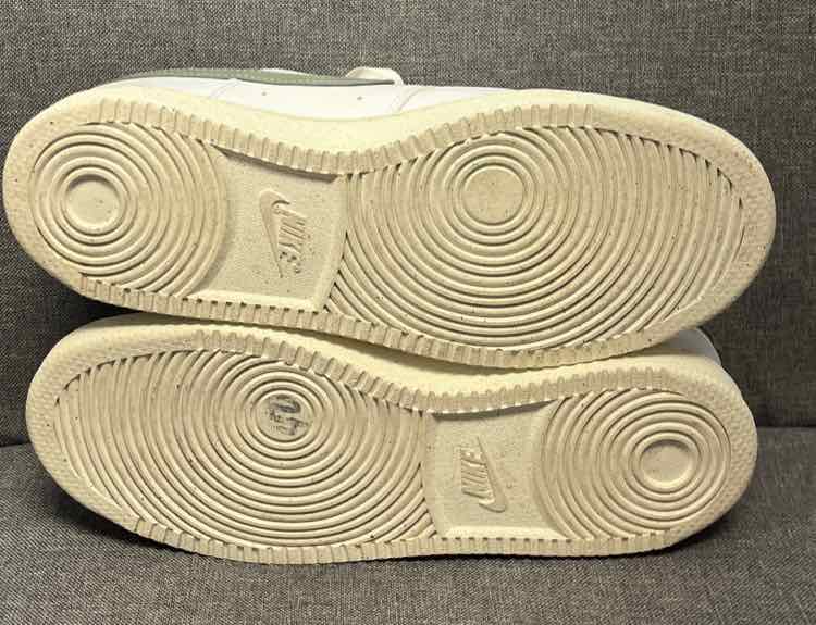 8 Nike Sneakers