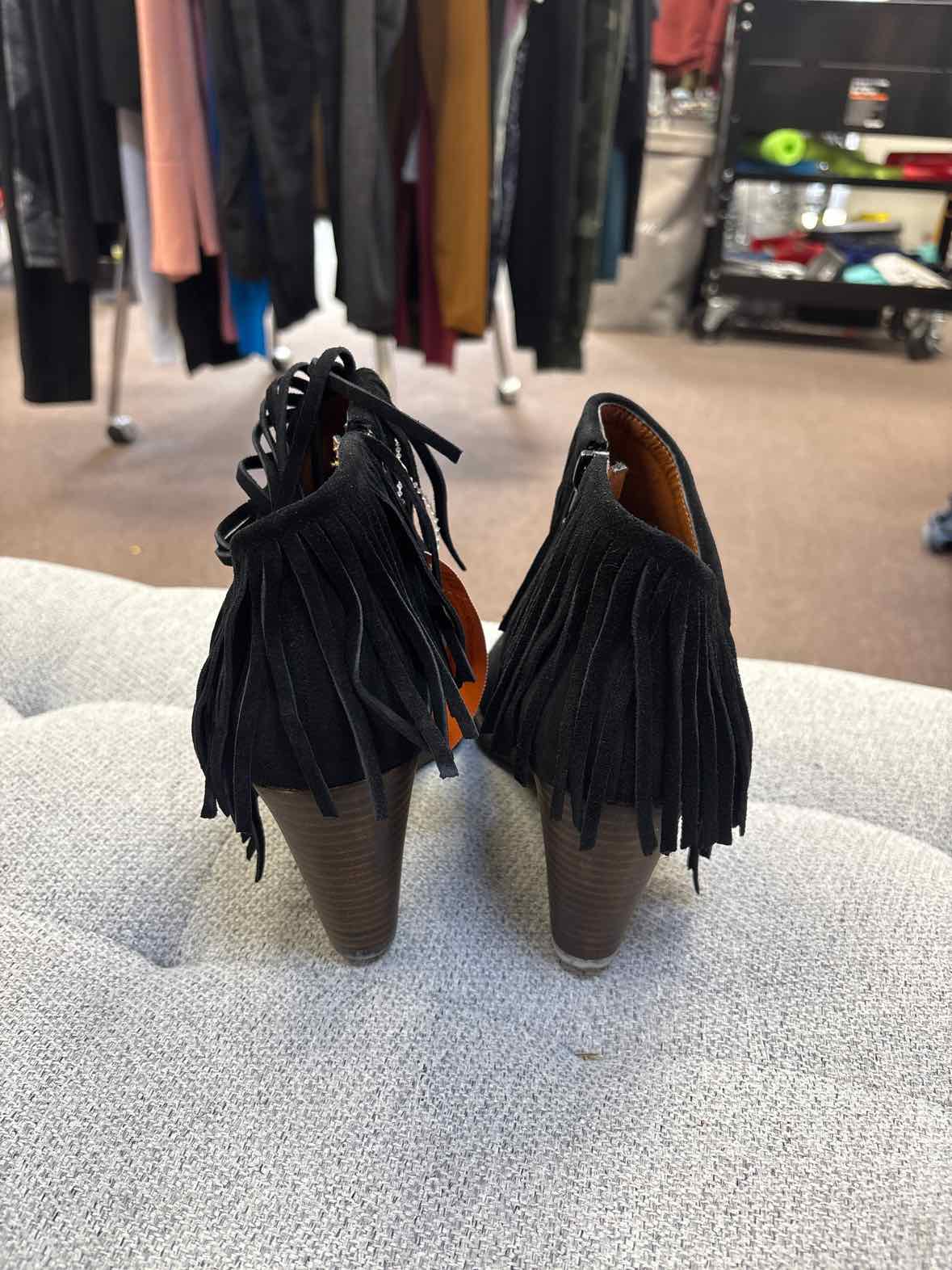 7.5 Lucky Brand Boots