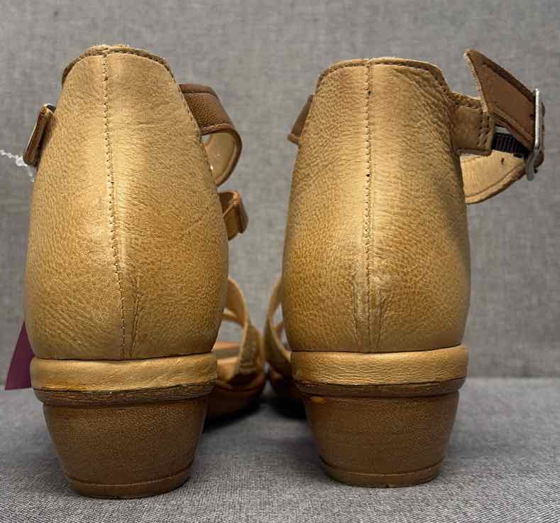 38 Miz Mooz Shoes