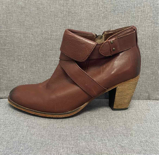 9 Johnston & Murphy Boots