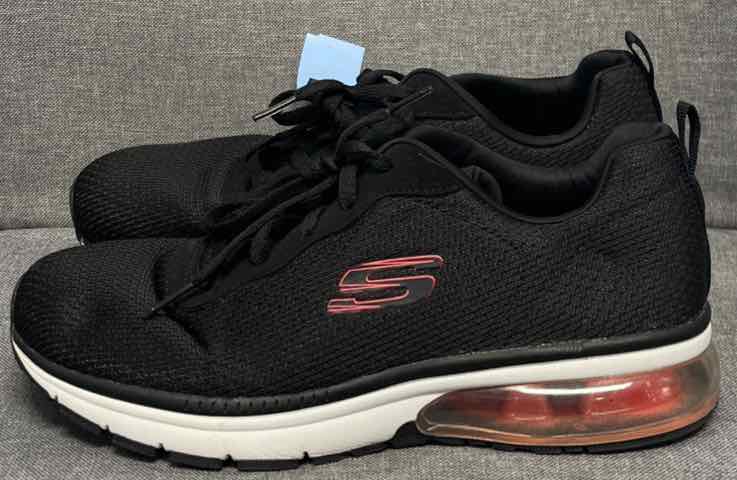 8.5 Sketchers Sneakers