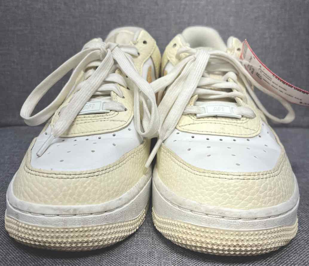 7.5 Nike Sneakers