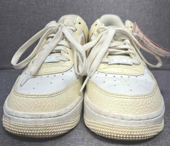 7.5 Nike Sneakers