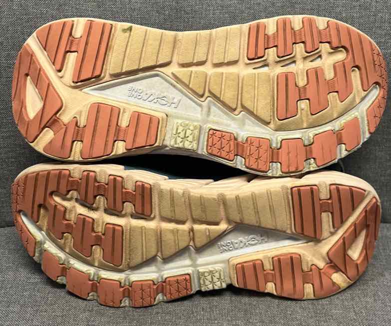 7.5 Hoka Sneakers