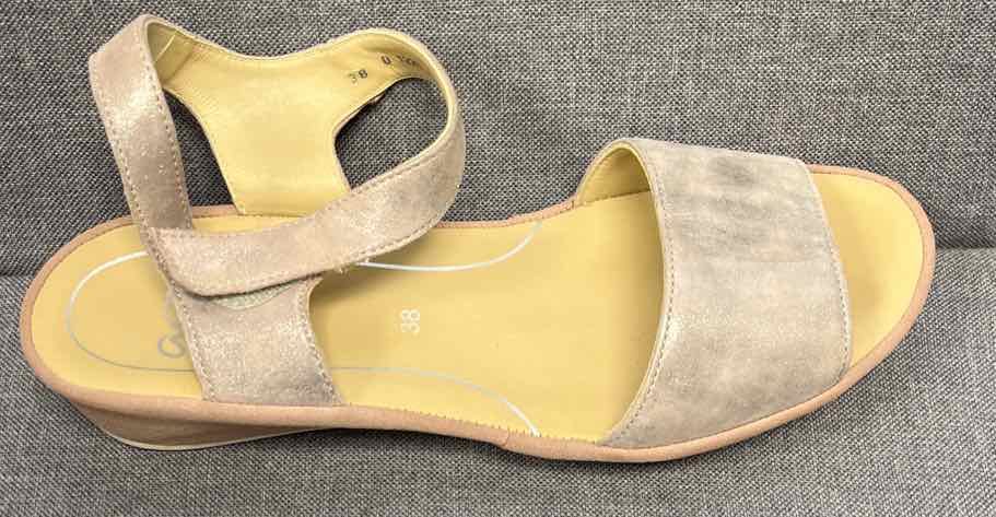 38 ara Sandals