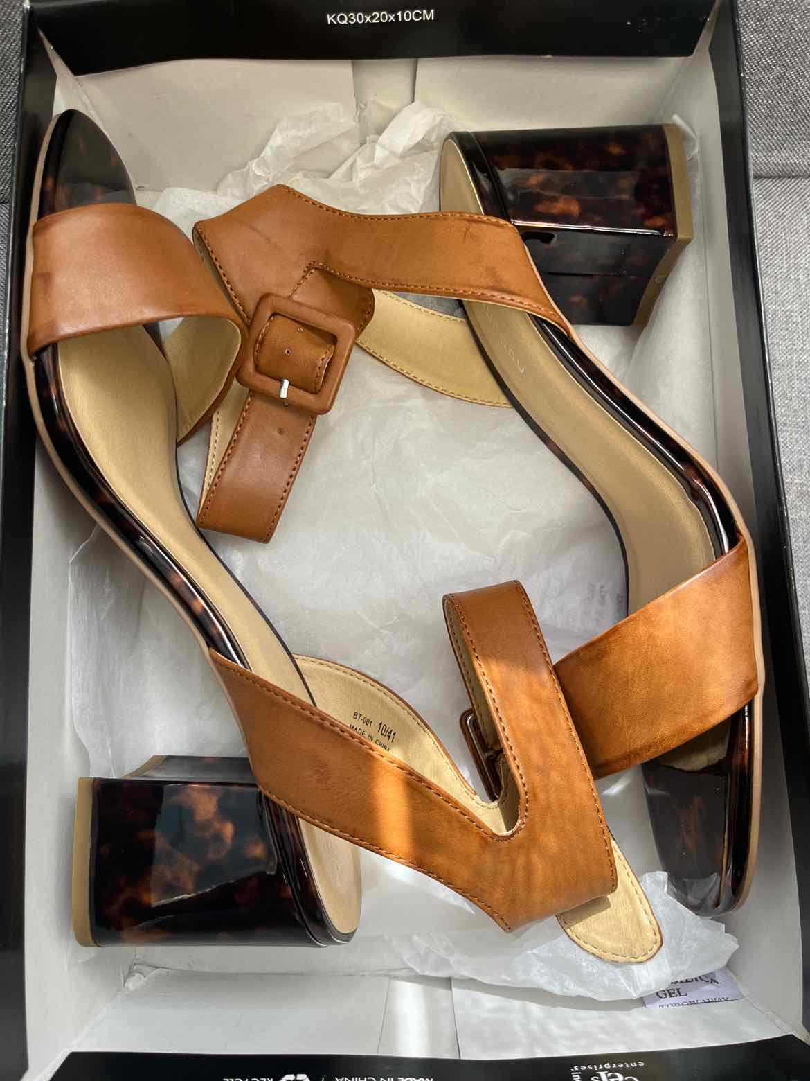 10 CL BY LAUNDRY Sandals