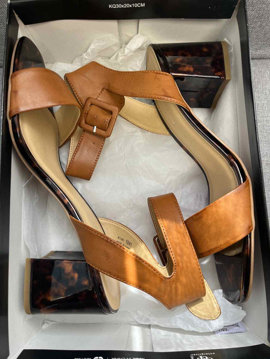 10 CL BY LAUNDRY Sandals