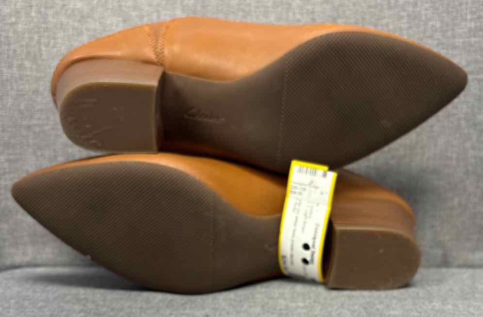 8.5 Clarks Loafers