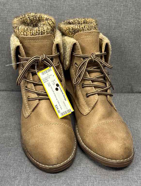 8 Cliffs Boots