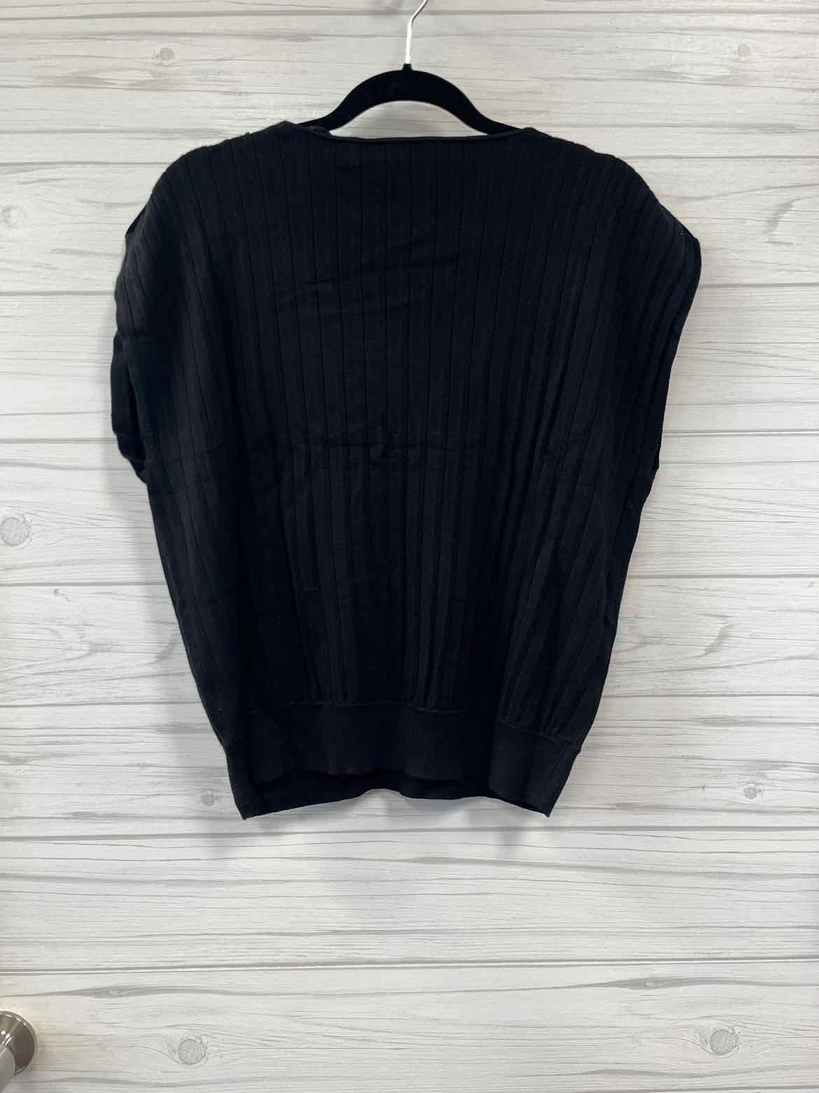 Size L Tahari Sweater
