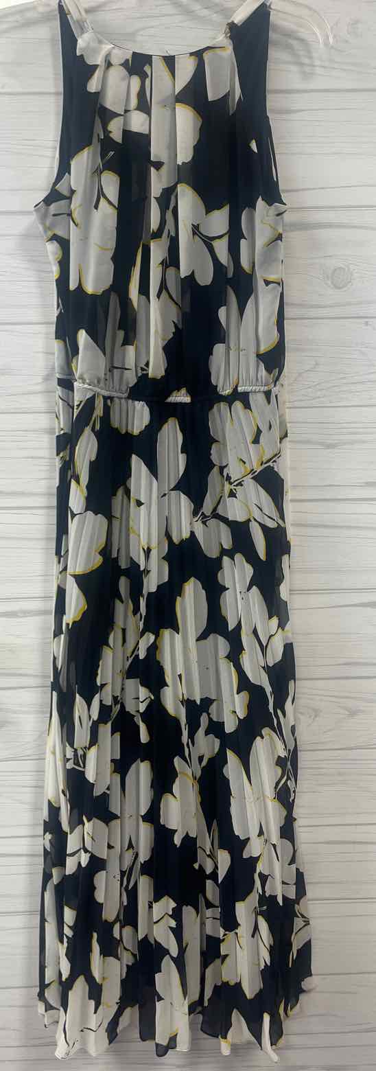 Size 6 SANDRA DARREN Dress