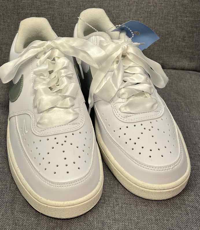 8 Nike Sneakers