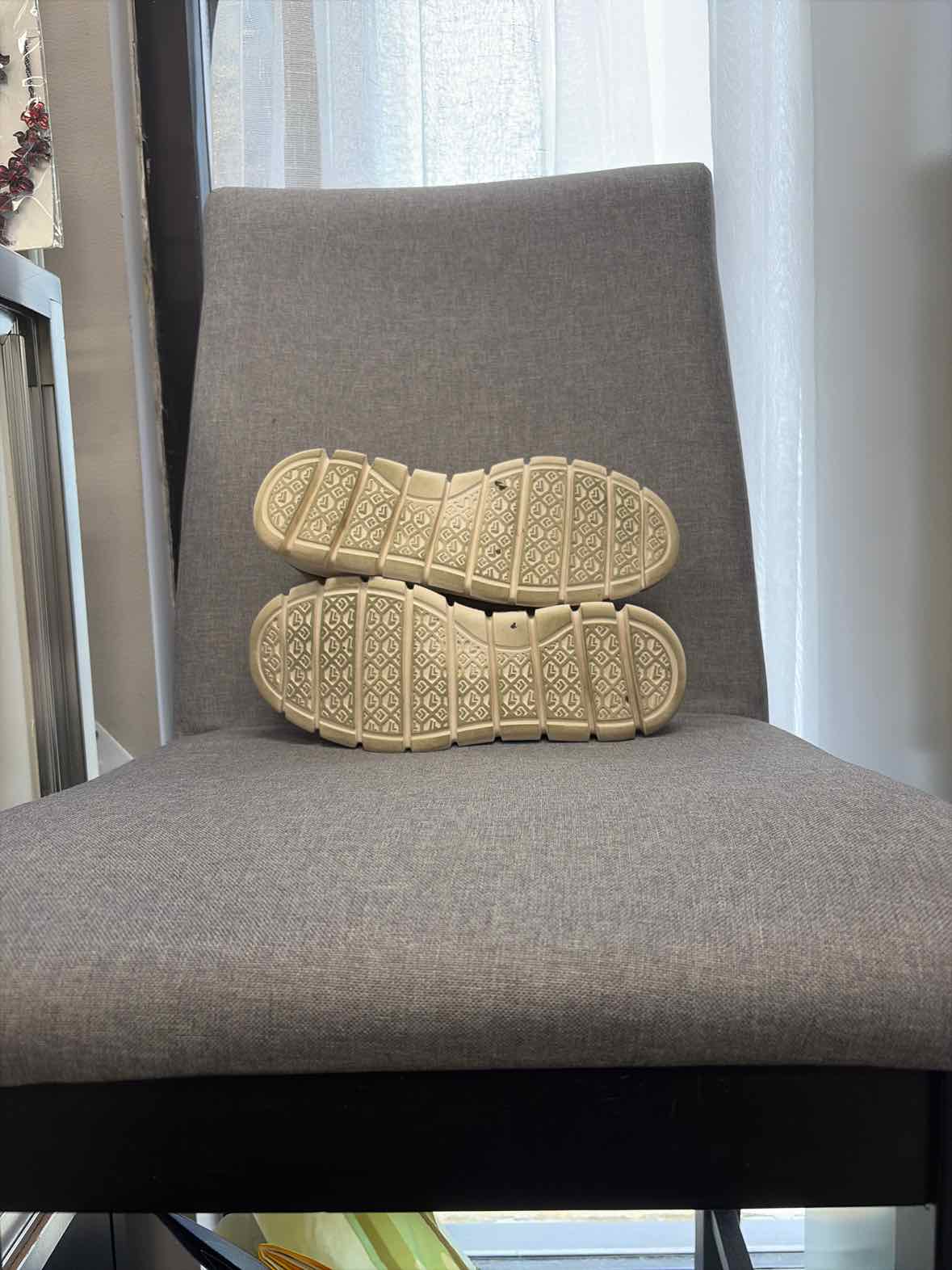 40 Ave Leisure Sneakers