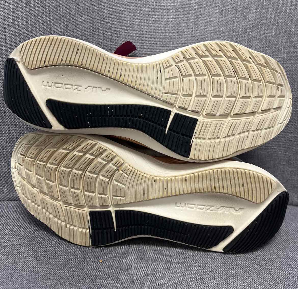 5.5 Nike Sneakers
