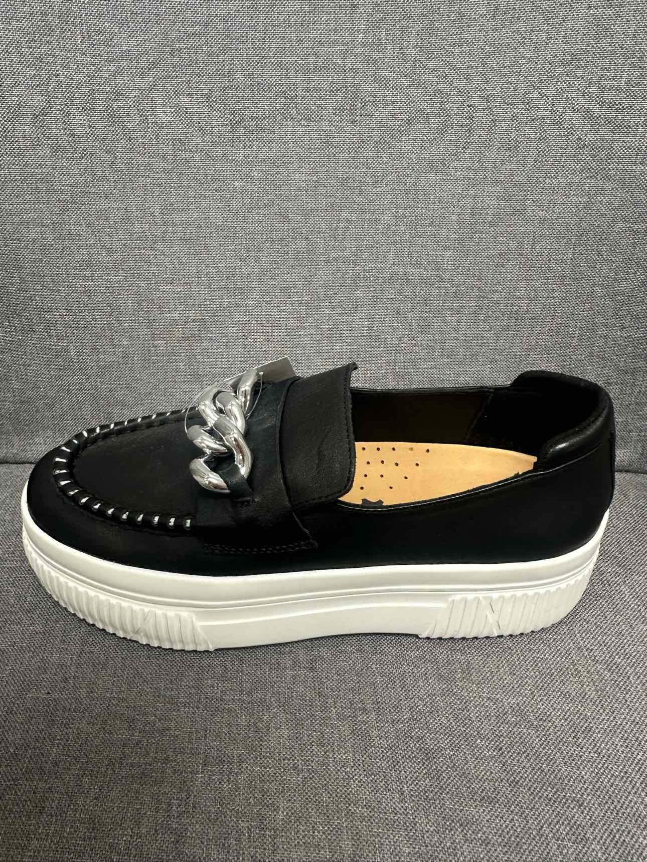 8 J/Slides Loafers