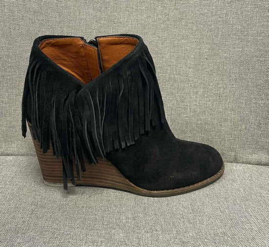 7.5 Lucky Brand Boots